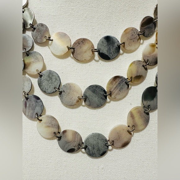 Vintage Kenneth Cole Gray Mother of Pearl Shell Necklace - Picture 3 of 13